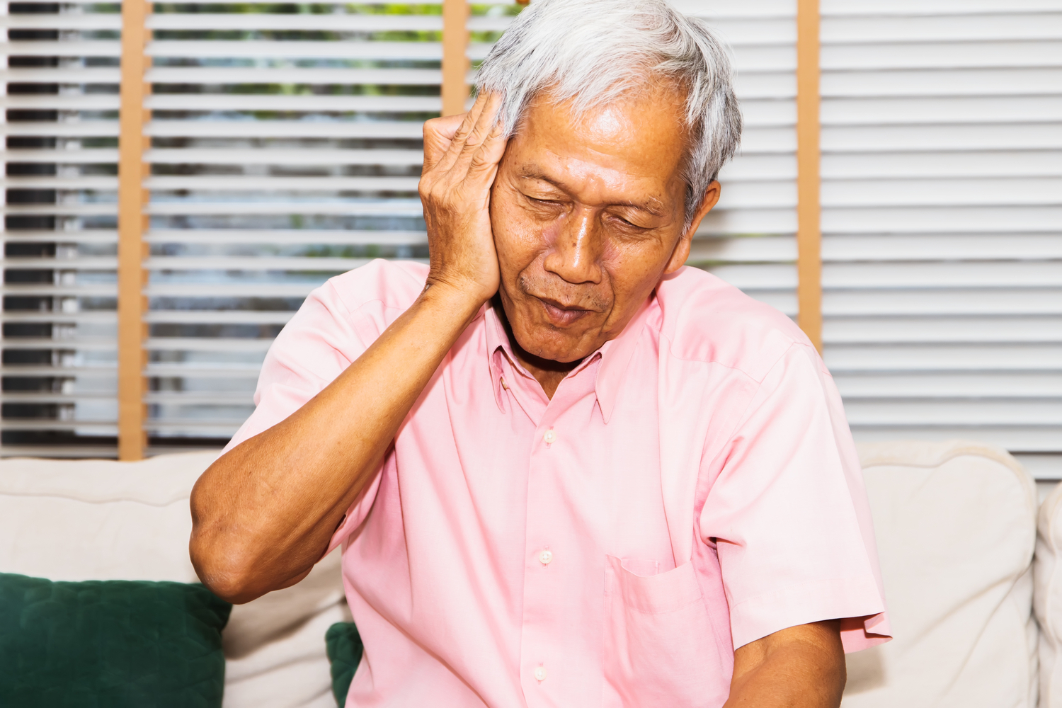 5 Early Warning Signs of Hearing Loss